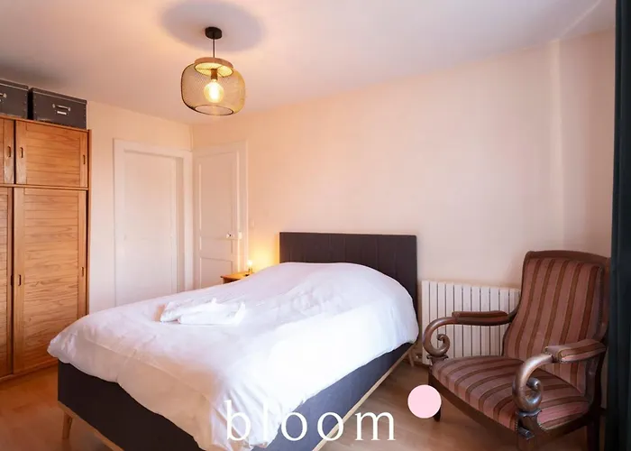 Centre 3 A 2 Pas De La Gare *